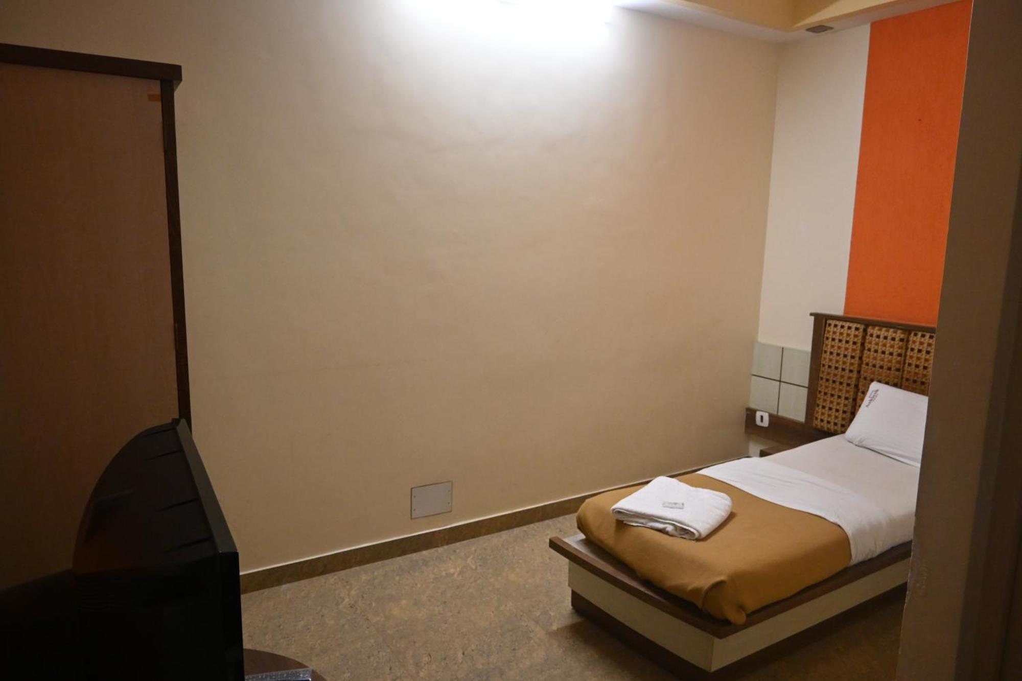 Hotel Ashlesh Manipal Exterior foto